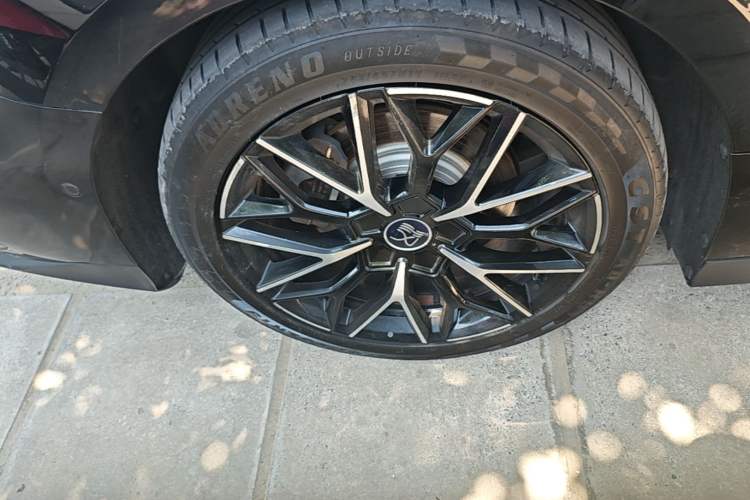 Used BYD Han 2022 EV Genesis Edition 610KM All-Wheel Drive Premium Model Right Rear Wheel Hub