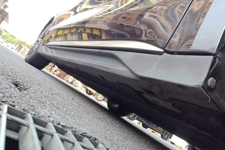Used BYD Han 2022 EV Genesis Edition 610KM All-Wheel Drive Premium Model Right Side Sill