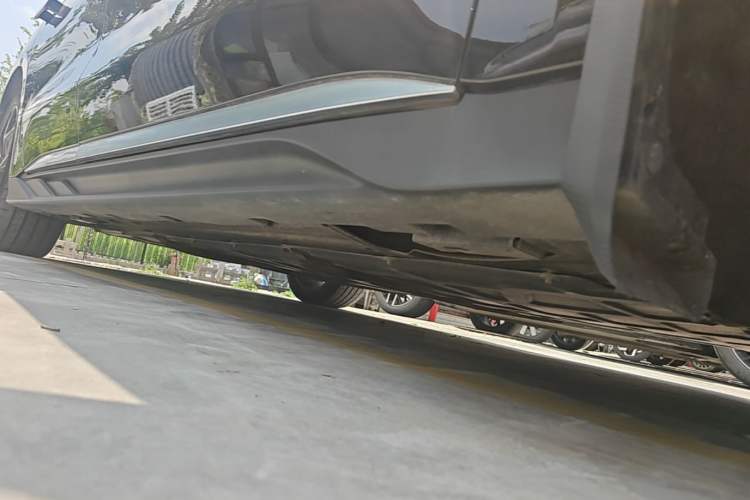 Used BYD Han 2022 EV Genesis Edition 715 km Front-Wheel-Drive Flagship Model Right Side Sill