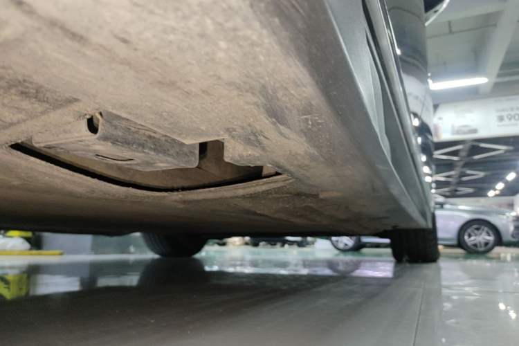 Used BYD Han 2022 EV Genesis Edition 610KM All-Wheel Drive Premium Model Right Side Sill