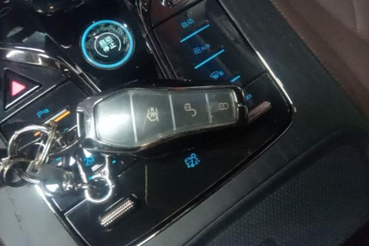 Used BYD Han 2022 EV Genesis Edition 715 km Front-Wheel-Drive Flagship Model Vehicle Key