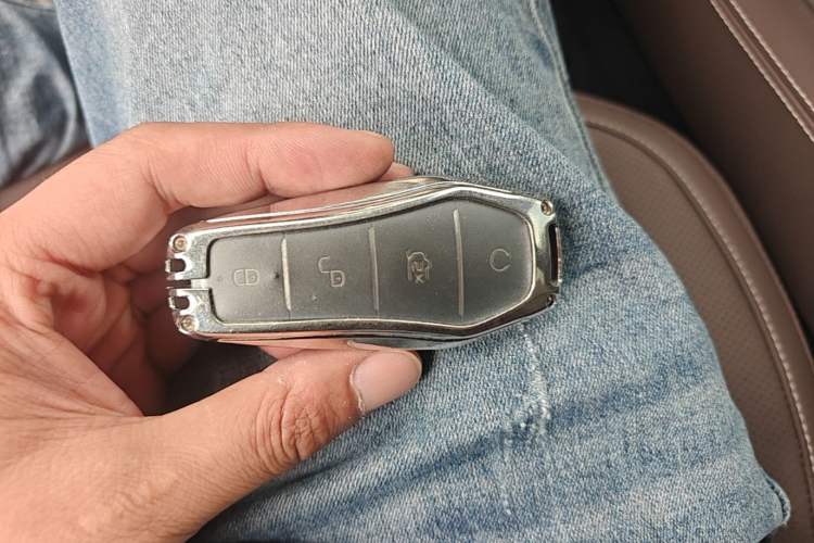 Used BYD Han 2022 EV Genesis Edition 715 km Front-Wheel-Drive Flagship Model Vehicle Key