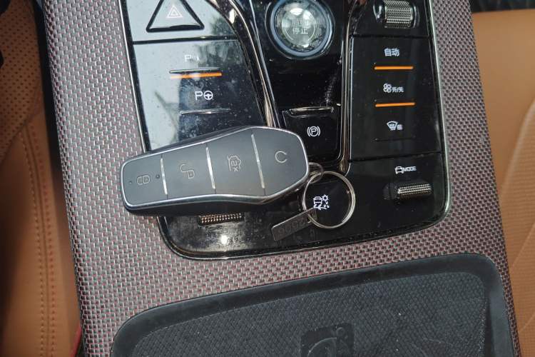 Used BYD Han 2022 EV Genesis Edition 715 km Front-Wheel-Drive Flagship Model Vehicle Key