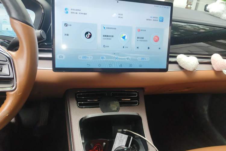 Used BYD Han 2022 DM-i 242km Flagship Model Audio And AC Panel