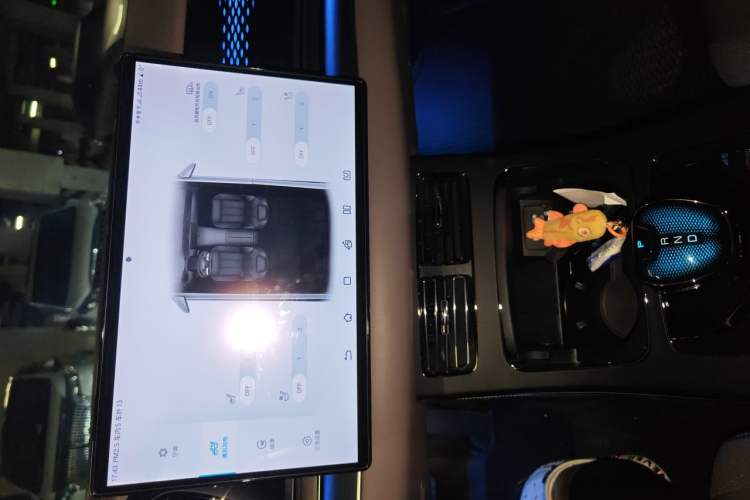 Used BYD Han 2022 DM-i 121KM Luxury Model Audio And AC Panel