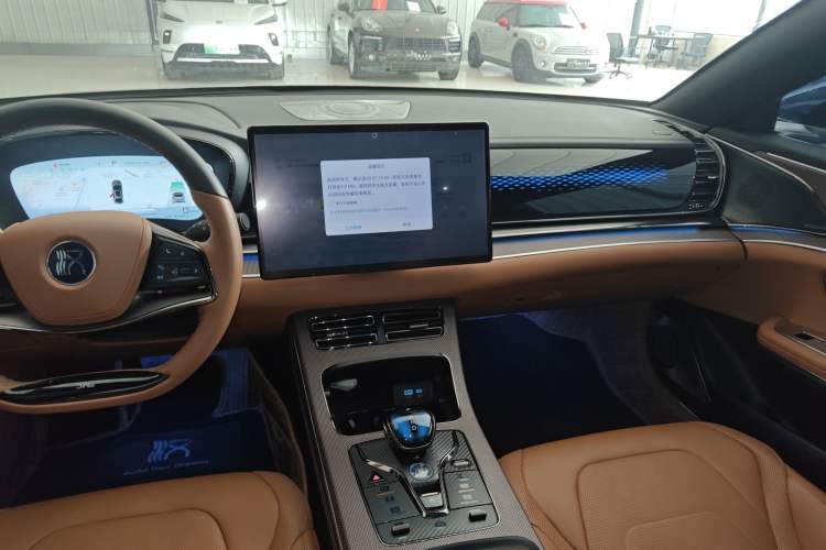 Used BYD Han 2022 DM-i 121KM Luxury Model Audio And AC Panel