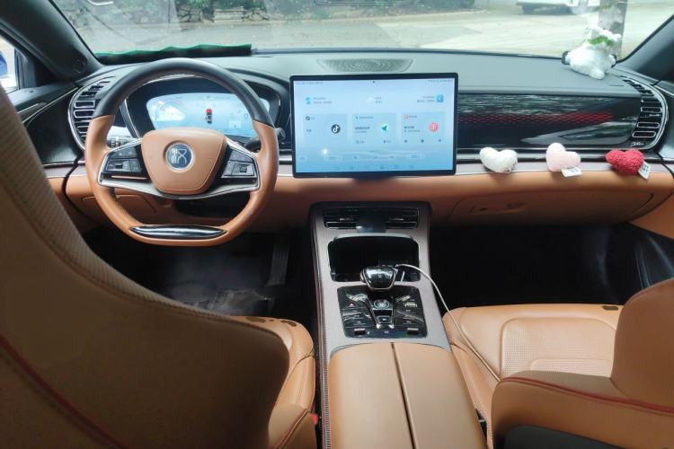 Used BYD Han 2022 DM-i 242km Flagship Model Center Console