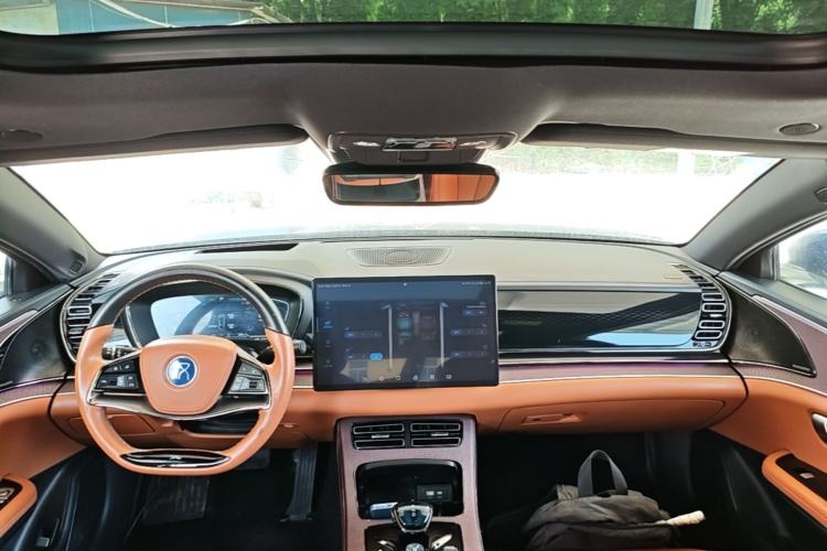 Used BYD Han 2022 DM-i 242km Flagship Model Center Console