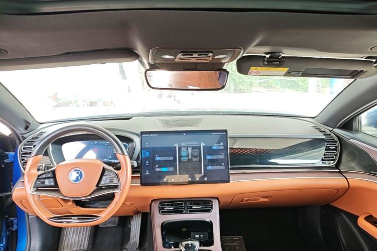 Used BYD Han 2022 DM-i 242km Flagship Model Center Console