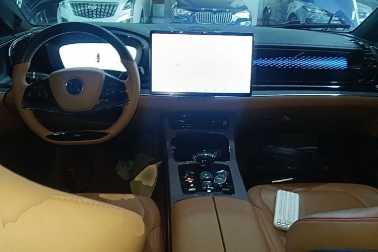 Used BYD Han 2022 EV Genesis Edition 610KM All-Wheel Drive Premium Model Center Console