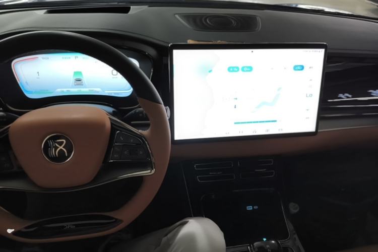 Used BYD Han 2022 EV Genesis Edition 715KM Front-Wheel-Drive Prestige Model Center Console