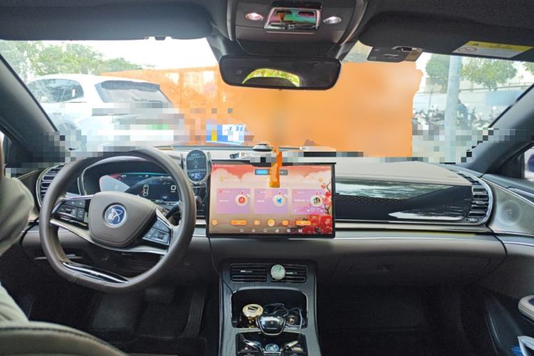 Used BYD Han 2022 DM-i 121KM Luxury Model Center Console