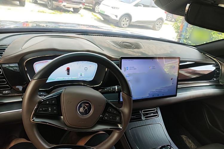Used BYD Han 2022 DM-i 121KM Luxury Model Center Console