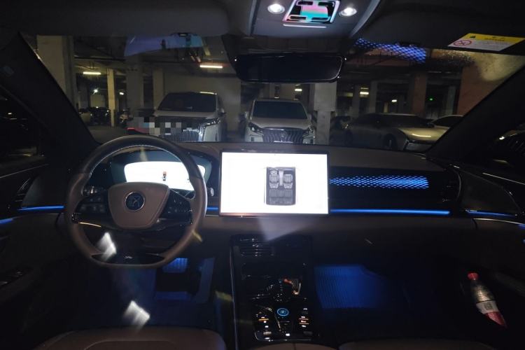 Used BYD Han 2022 DM-i 121KM Luxury Model Center Console