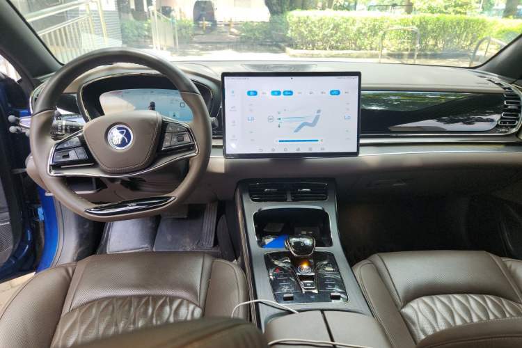 Used BYD Han 2022 DM-i 121KM Prestige Model Center Console