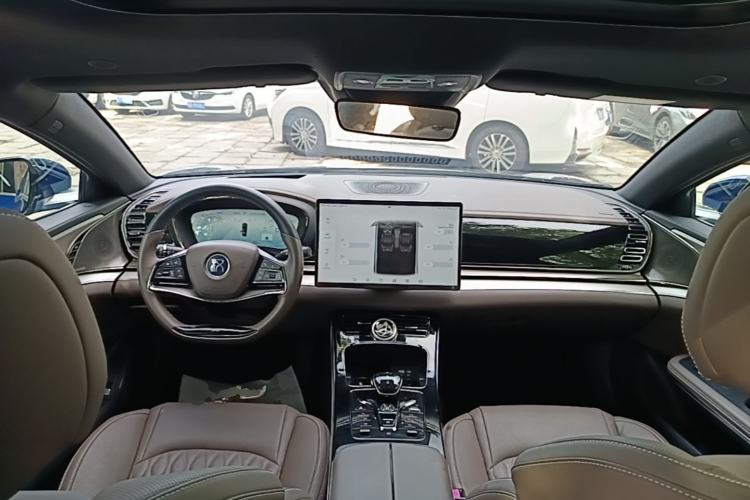 Used BYD Han 2022 EV Genesis Edition 715KM Front-Wheel-Drive Prestige Model Center Console