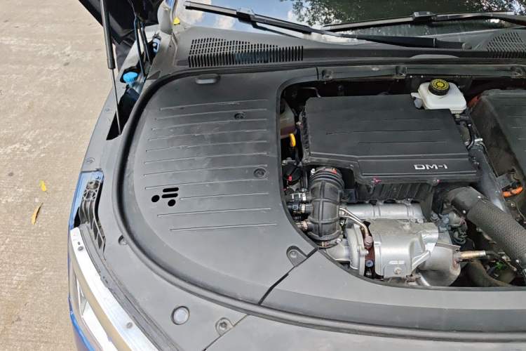 Used BYD Han 2022 DM-i 121KM Luxury Model Engine Bay Right