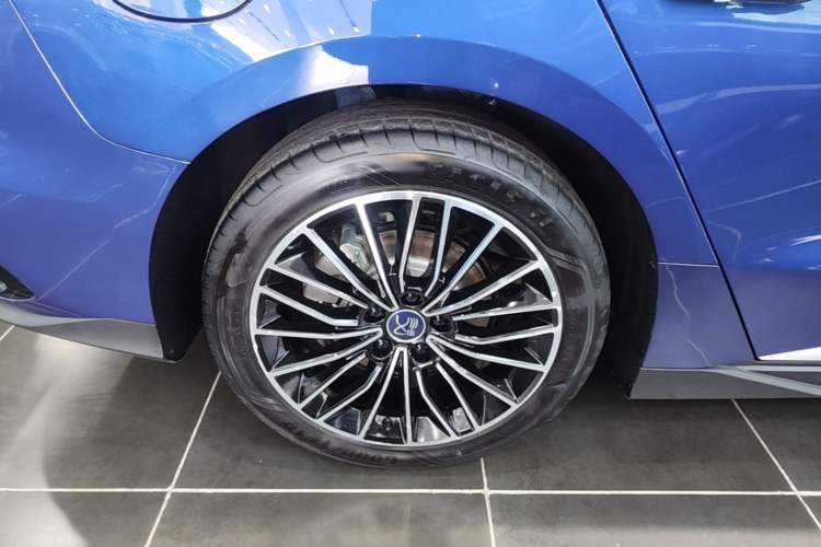 Used BYD Han 2022 DM-i 121KM Prestige Model Exterior 5
