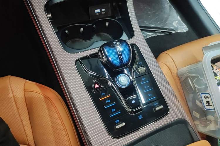 Used BYD Han 2022 EV Genesis Edition 610KM All-Wheel Drive Premium Model Gear Lever