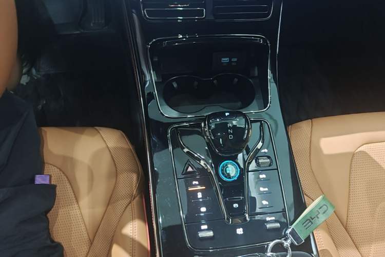 Used BYD Han 2022 EV Genesis Edition 715KM Front-Wheel-Drive Prestige Model Gear Lever
