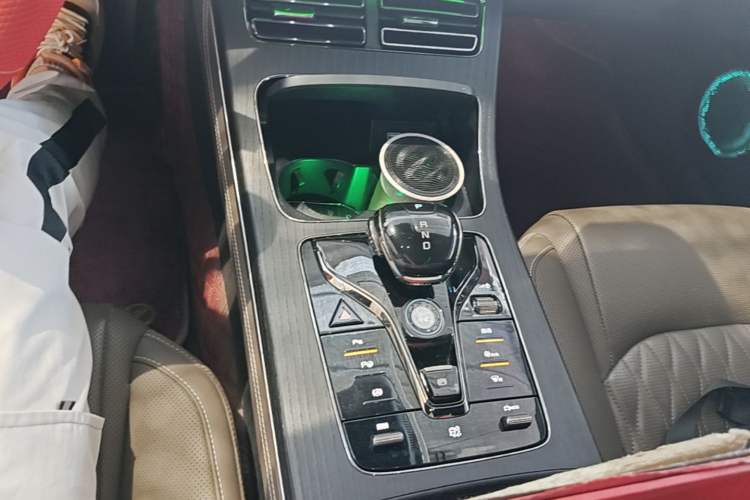 Used BYD Han 2022 EV Genesis Edition 715 km Front-Wheel-Drive Flagship Model Gear Lever