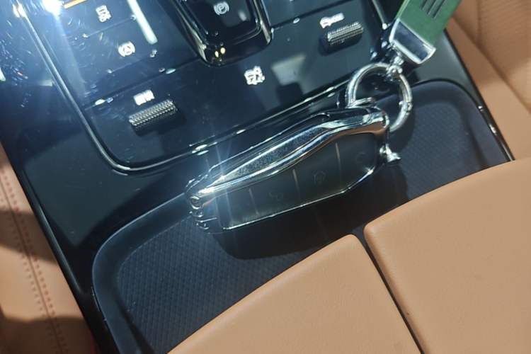 Used BYD Han 2022 EV Genesis Edition 715KM Front-Wheel-Drive Prestige Model Interior 1