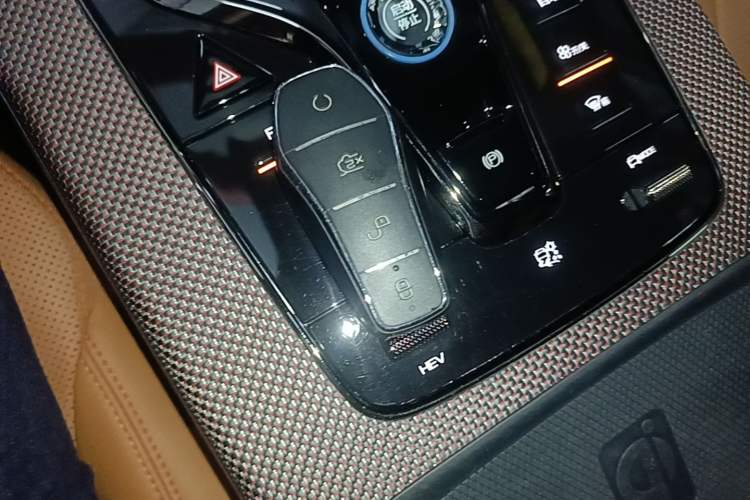 Used BYD Han 2022 DM-i 121KM Luxury Model Interior 1