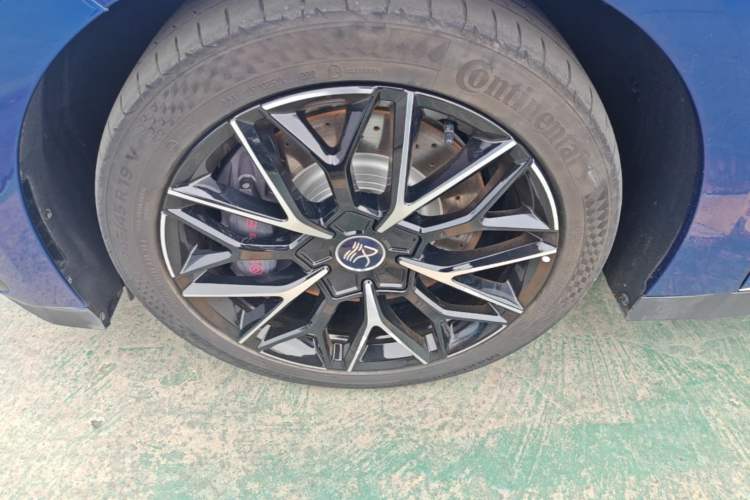 Used BYD Han 2022 EV Genesis Edition 610KM All-Wheel Drive Premium Model Left Front Wheel Hub