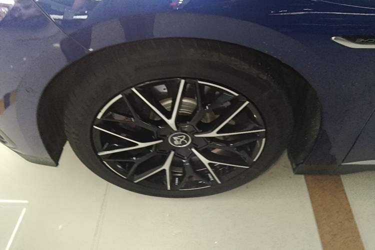 Used BYD Han 2022 EV Genesis Edition 610KM All-Wheel Drive Premium Model Left Front Wheel Hub