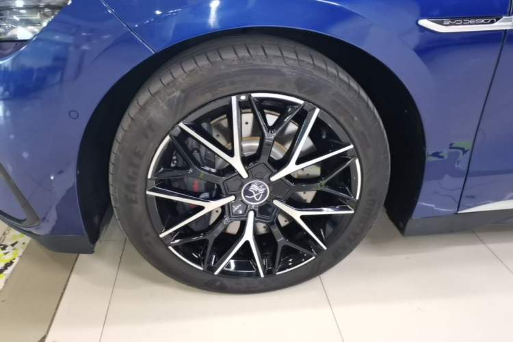 Used BYD Han 2022 EV Genesis Edition 610KM All-Wheel Drive Premium Model Left Front Wheel Hub