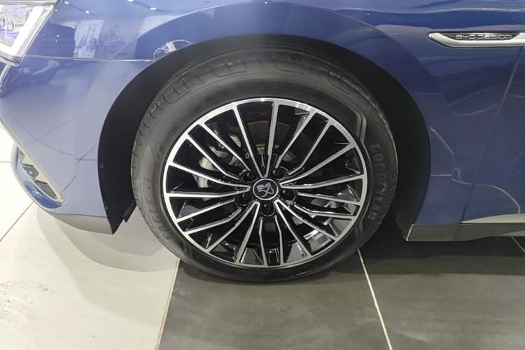 Used BYD Han 2022 DM-i 121KM Prestige Model Left Front Wheel Hub