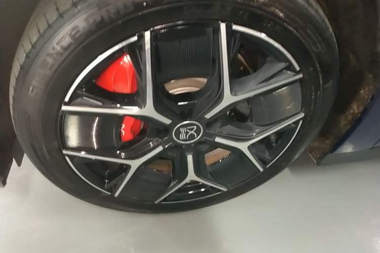 Used BYD Han 2022 EV Genesis Edition 715 km Front-Wheel-Drive Flagship Model Left Front Wheel Hub