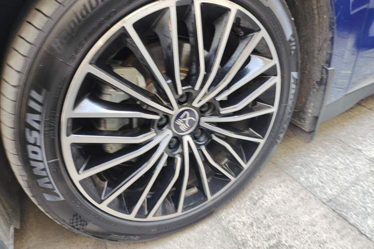 Used BYD Han 2022 DM-i 121KM Luxury Model Left Front Wheel Hub