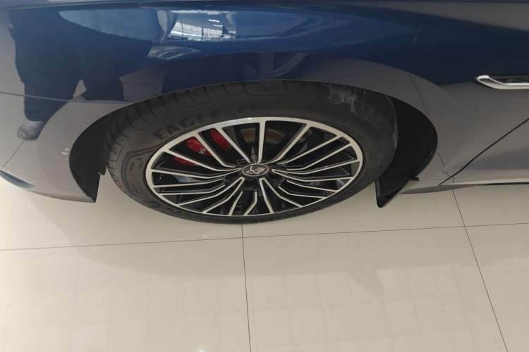 Used BYD Han 2022 DM-i 121KM Luxury Model Left Front Wheel Hub