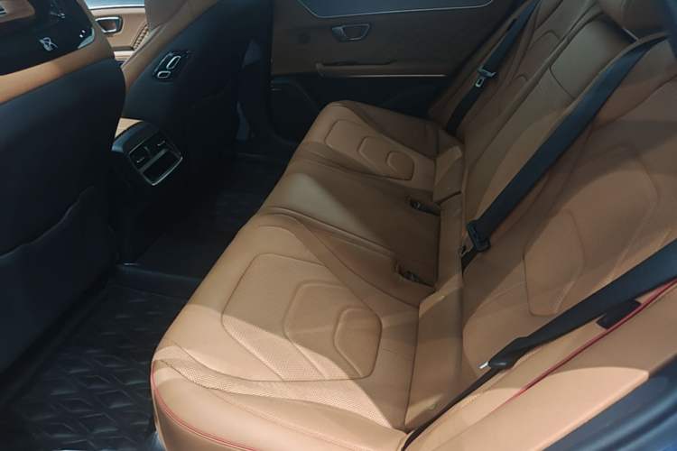Used BYD Han 2022 EV Genesis Edition 715KM Front-Wheel-Drive Prestige Model Left Rear Seat