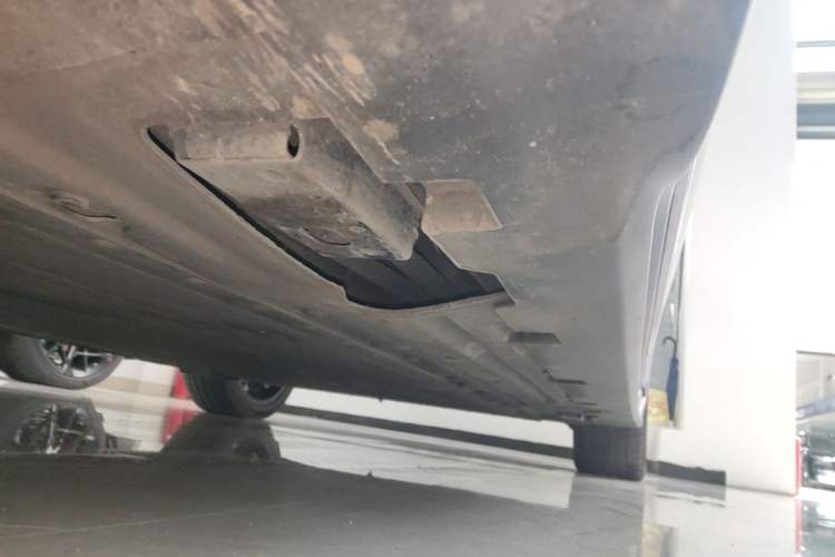 Used BYD Han 2022 EV Genesis Edition 610KM All-Wheel Drive Premium Model Left Side Sill