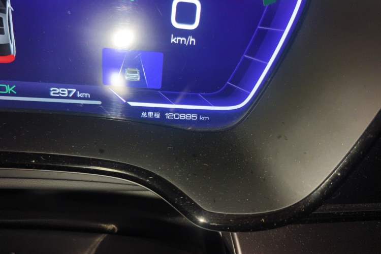 Used BYD Han 2022 EV Genesis Edition 715KM Front-Wheel-Drive Prestige Model Odometer Close Up