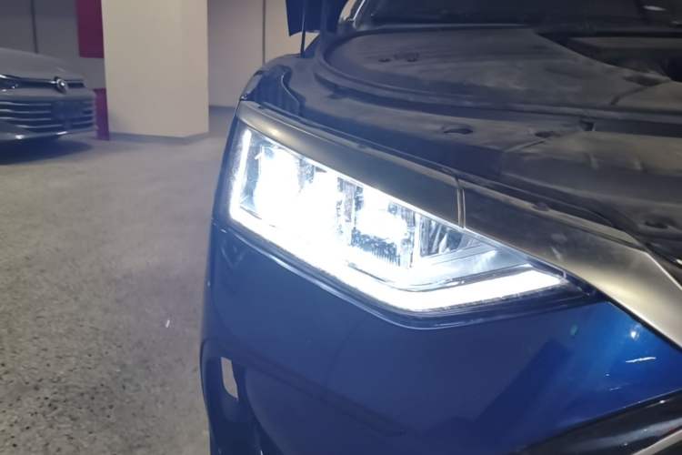 Used BYD Han 2022 DM-i 121KM Luxury Model Right Front Headlight