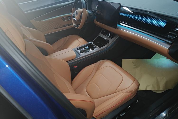 Used BYD Han 2022 DM-i 242km Flagship Model Right Front Seat