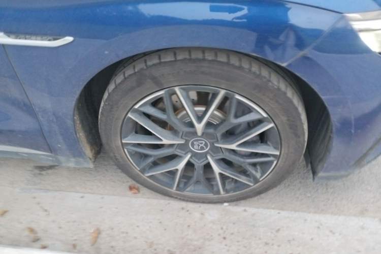 Used BYD Han 2022 EV Genesis Edition 610KM All-Wheel Drive Premium Model Right Front Wheel Hub