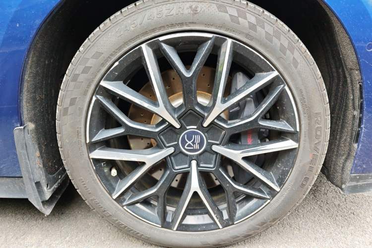 Used BYD Han 2022 EV Genesis Edition 610KM All-Wheel Drive Premium Model Right Front Wheel Hub