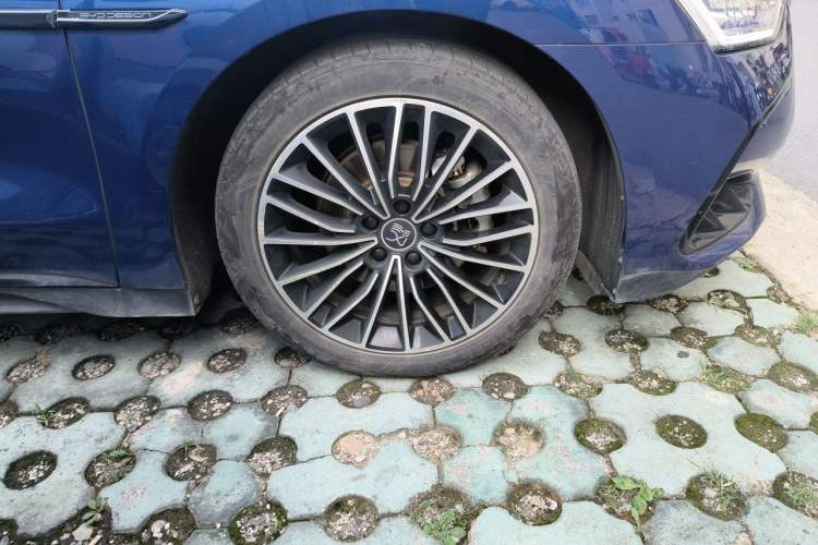 Used BYD Han 2022 DM-i 121KM Prestige Model Right Front Wheel Hub