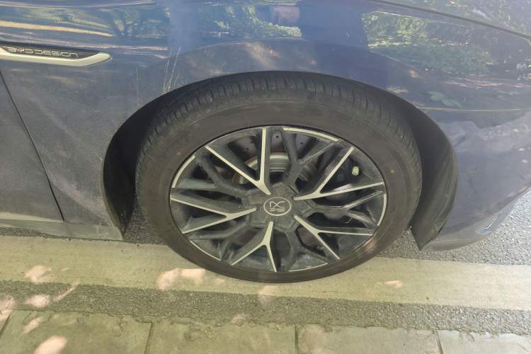 Used BYD Han 2022 DM-p 202km Four-Wheel Drive Flagship Model Right Front Wheel Hub