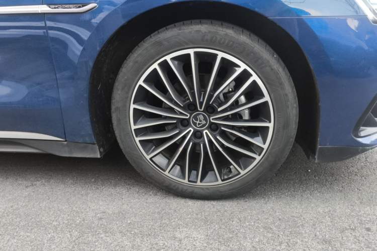 Used BYD Han 2022 DM-i 121KM Prestige Model Right Front Wheel Hub