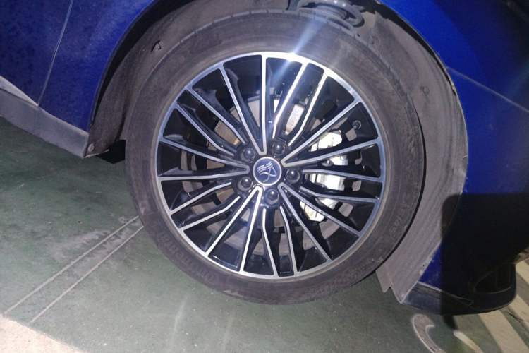 Used BYD Han 2022 DM-i 121KM Luxury Model Right Front Wheel Hub