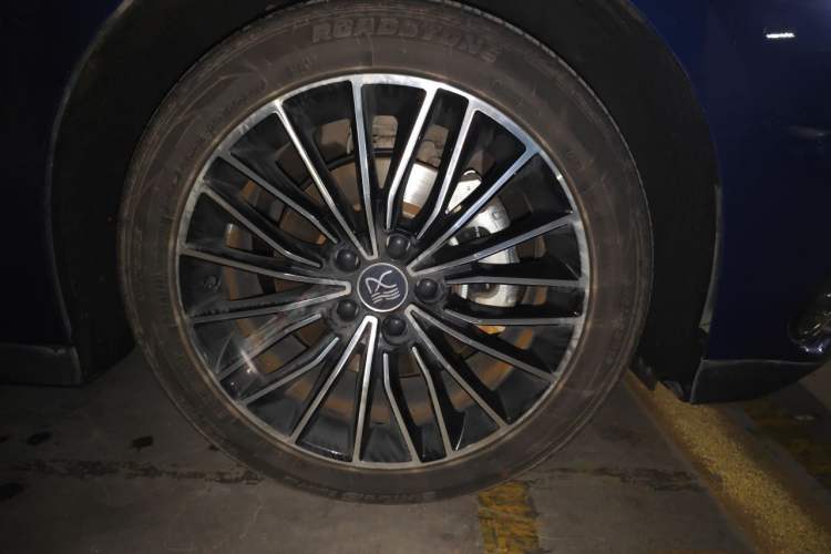 Used BYD Han 2022 DM-i 121KM Luxury Model Right Front Wheel Hub