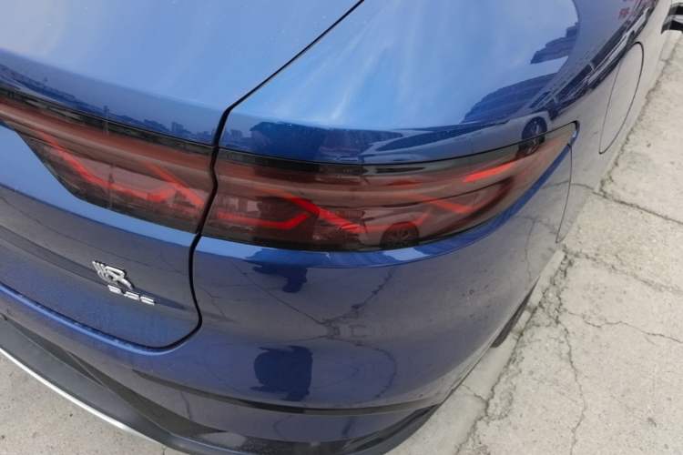 Used BYD Han 2022 EV Genesis Edition 610KM All-Wheel Drive Premium Model Right Rear Taillight