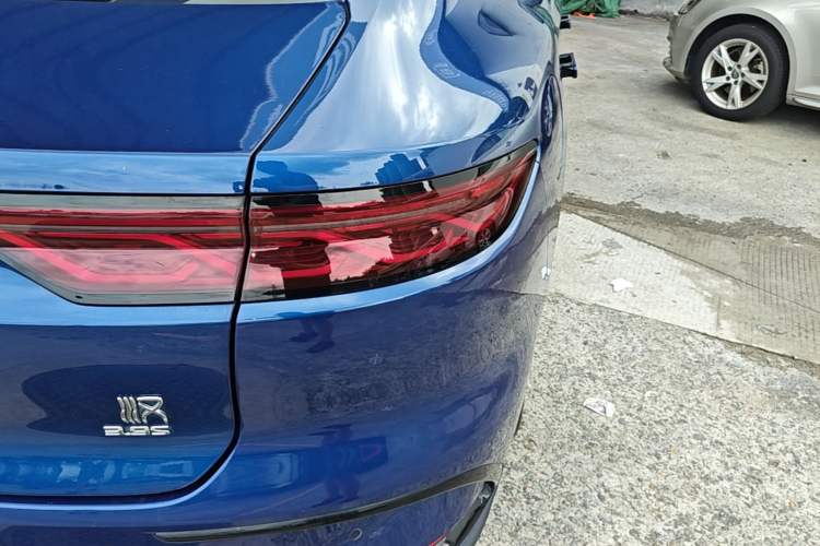 Used BYD Han 2022 EV Genesis Edition 610KM All-Wheel Drive Premium Model Right Rear Taillight