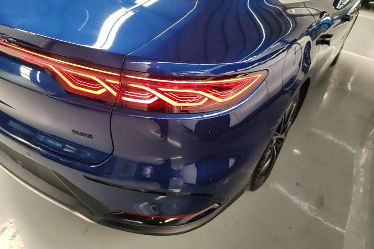Used BYD Han 2022 EV Genesis Edition 610KM All-Wheel Drive Premium Model Right Rear Taillight