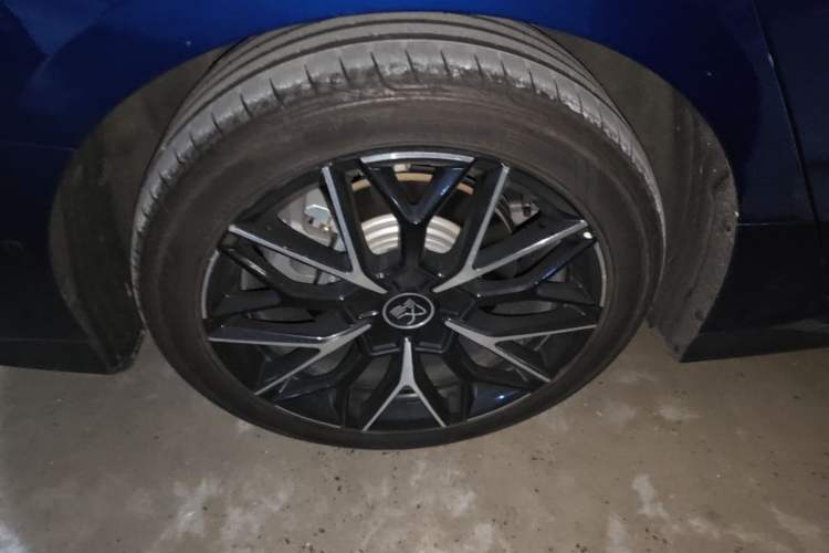 Used BYD Han 2022 EV Genesis Edition 610KM All-Wheel Drive Premium Model Right Rear Wheel Hub